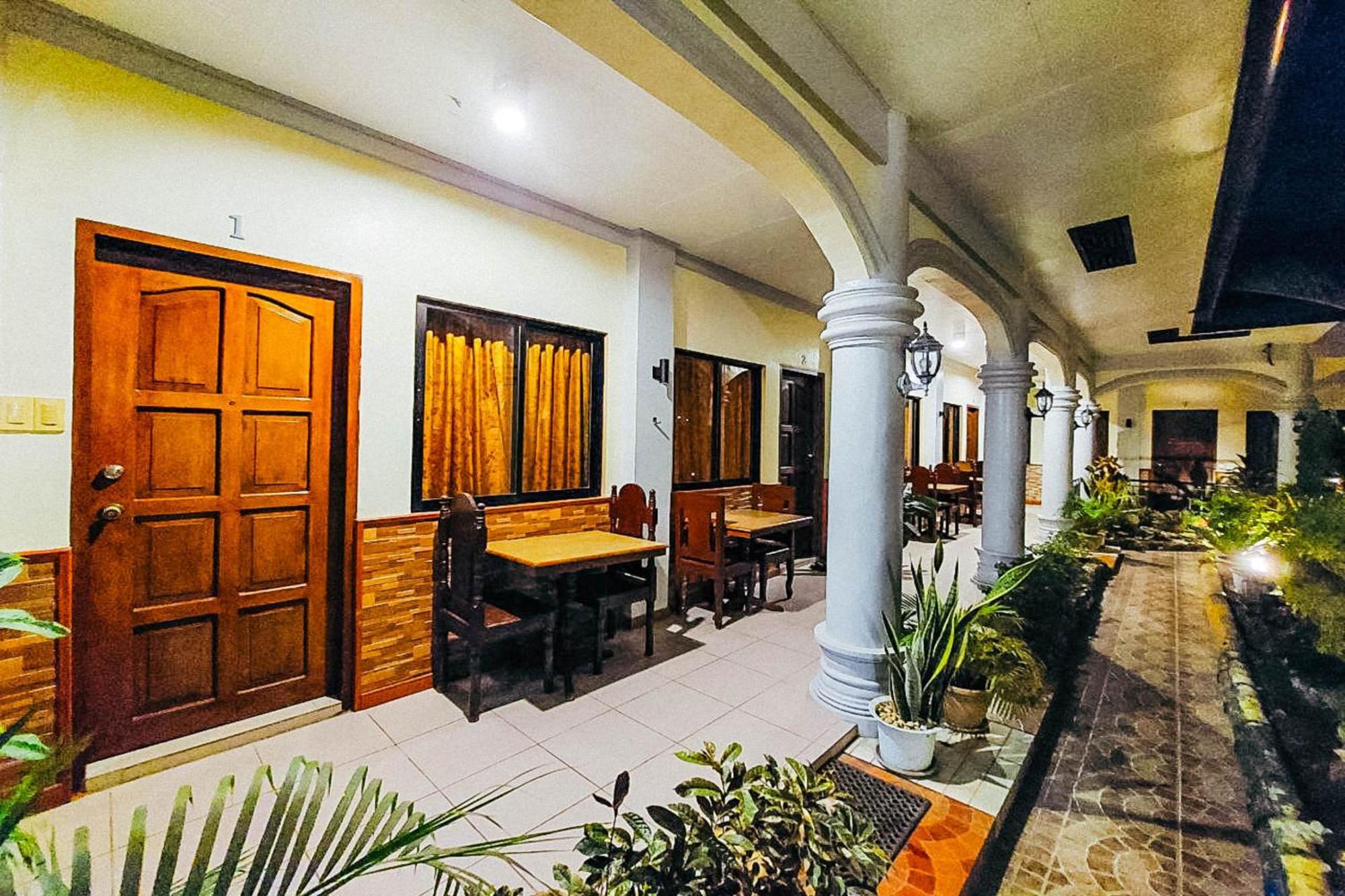 Mbg Travellers Inn Powered By Cocotel بويرتو برينسيسا المظهر الخارجي الصورة
