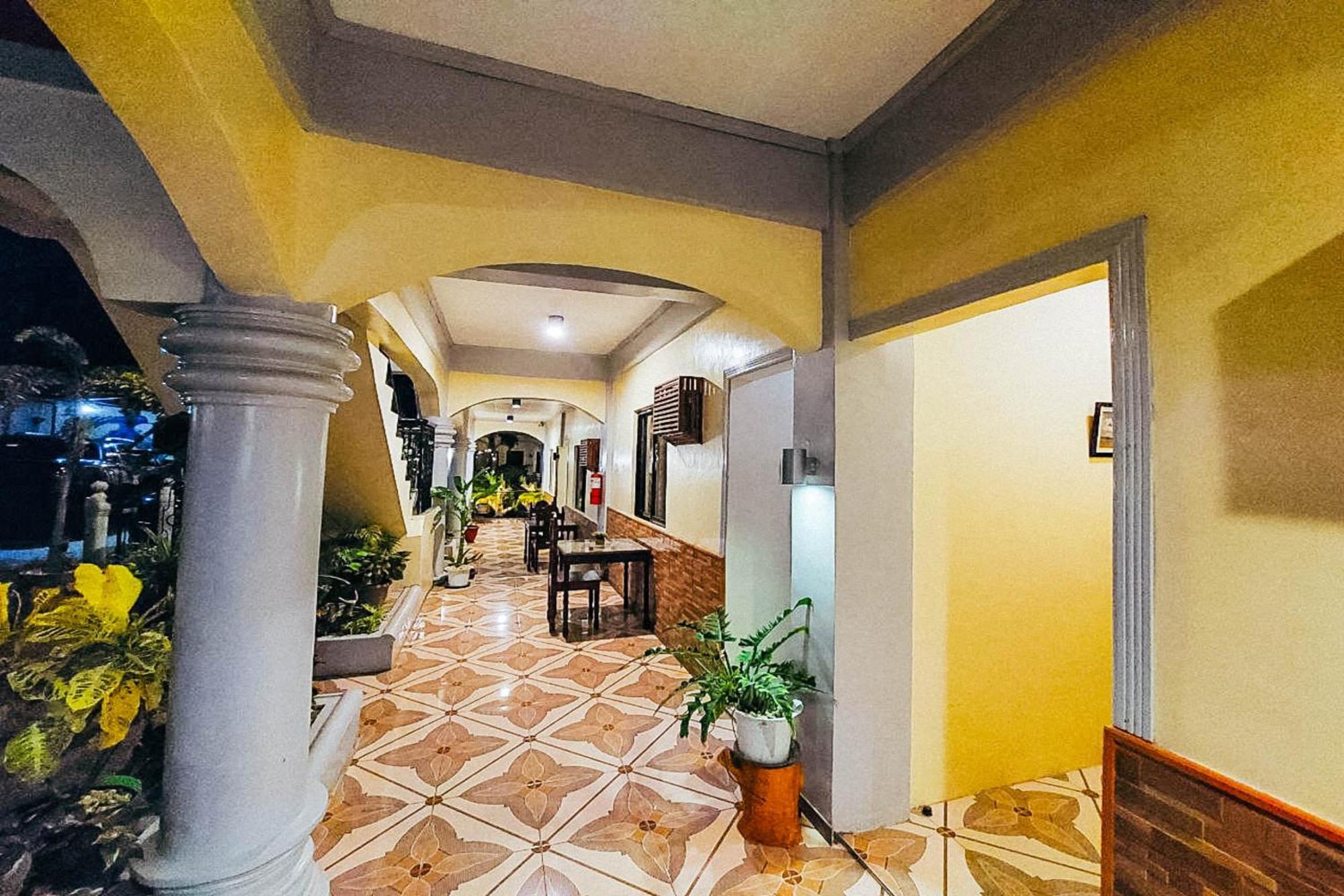 Mbg Travellers Inn Powered By Cocotel بويرتو برينسيسا المظهر الخارجي الصورة